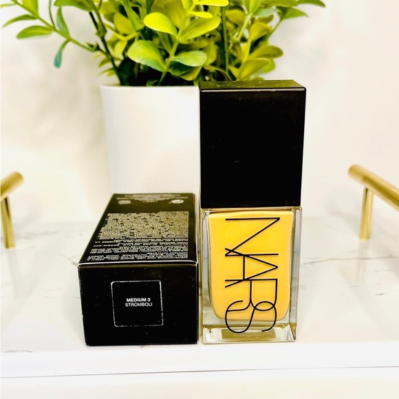 NARS Light Reflecting Foundation - Picture 2 of 2